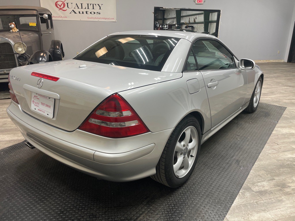 2004 Mercedes-Benz SLK-Class Image 18