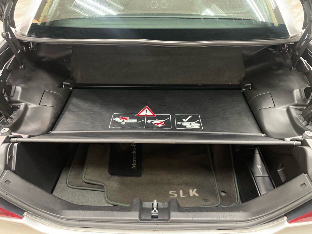 2004 Mercedes-Benz SLK-Class Image 37