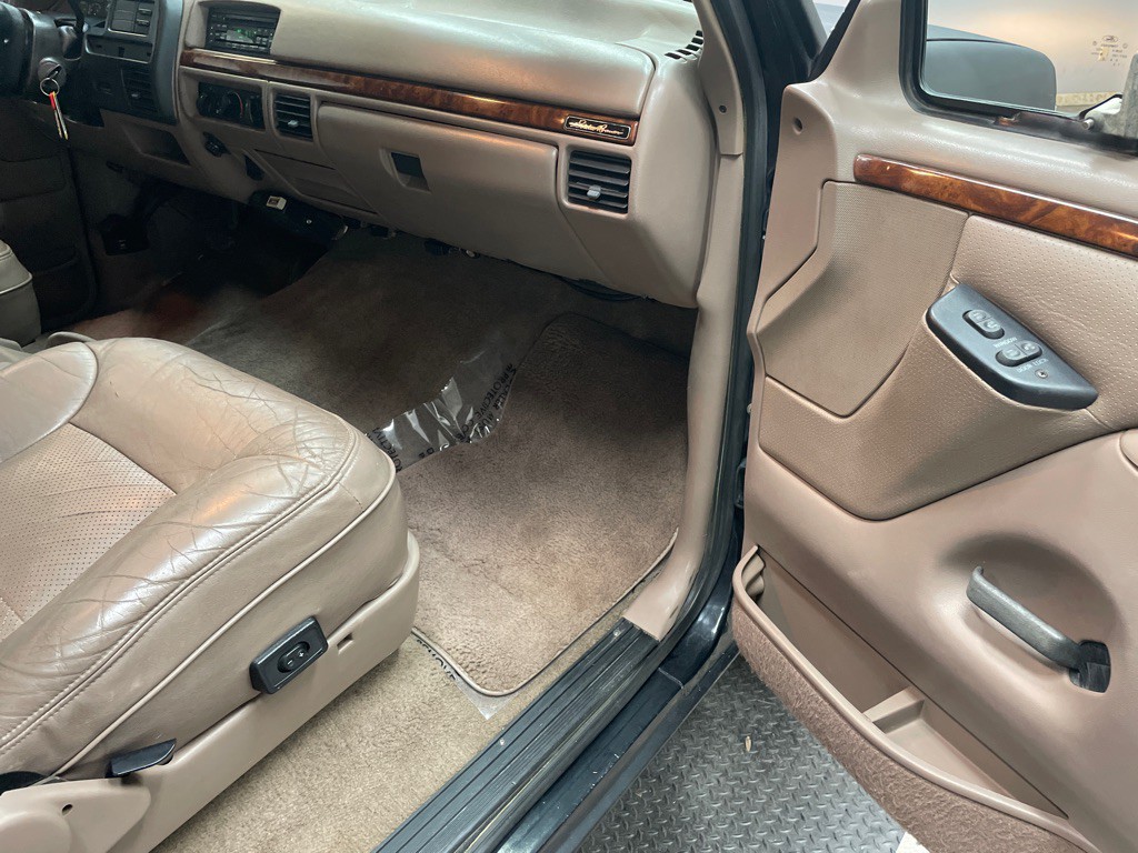 1996 Ford Bronco Image 24