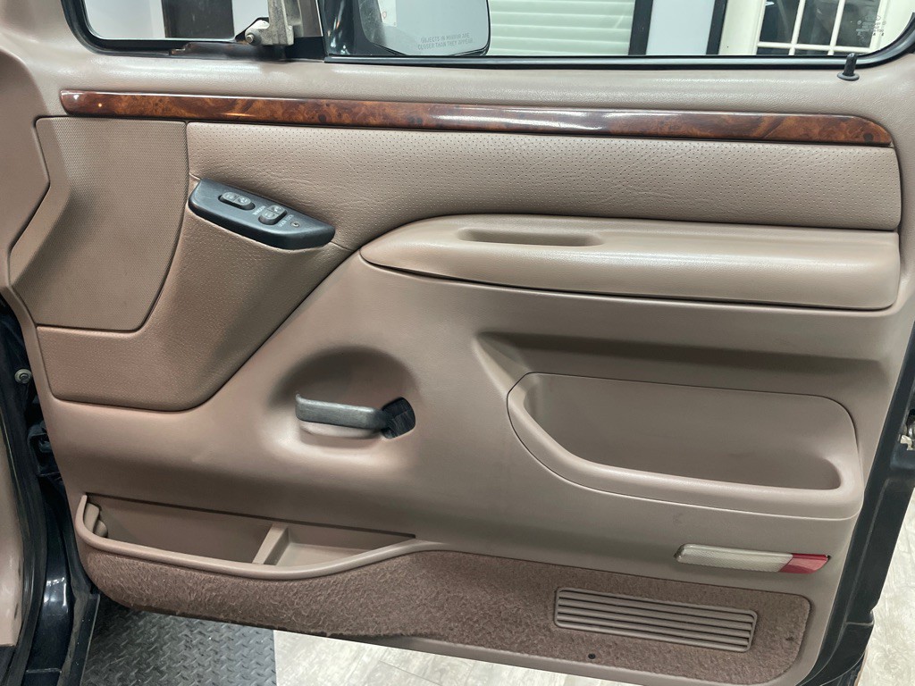 1996 Ford Bronco Image 25