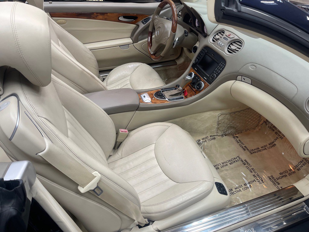 2009 Mercedes-Benz SL-Class Image 16