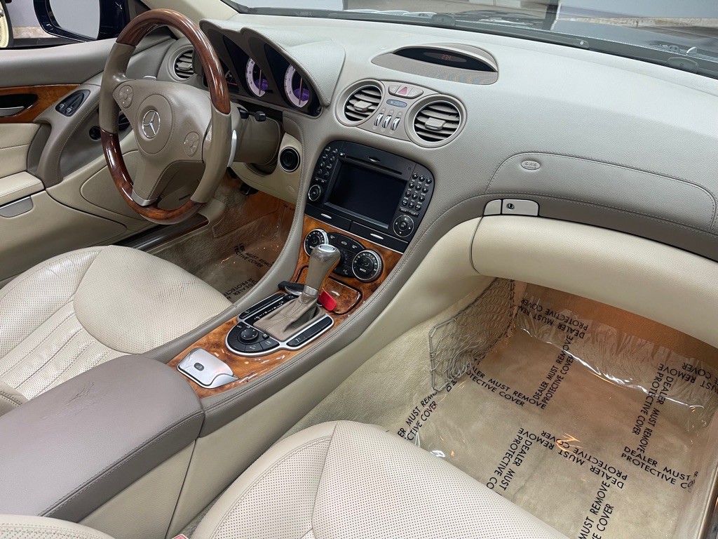 2009 Mercedes-Benz SL-Class Image 17