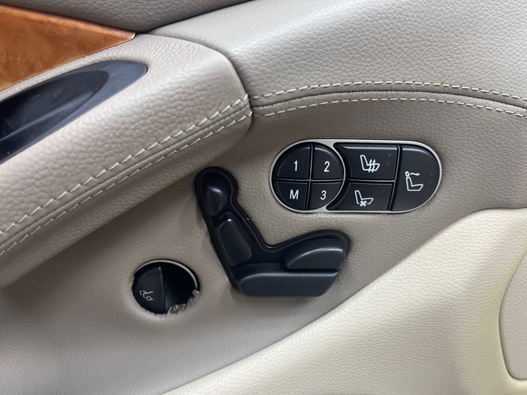 2009 Mercedes-Benz SL-Class Image 20