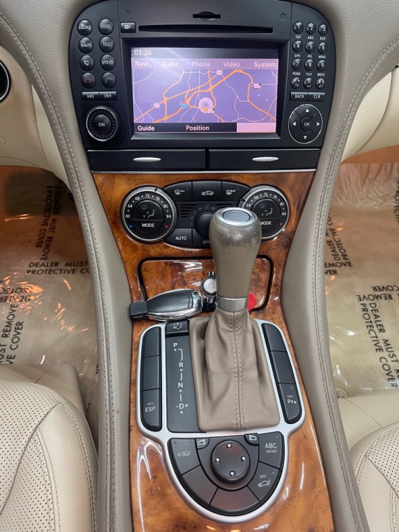 2009 Mercedes-Benz SL-Class Image 22