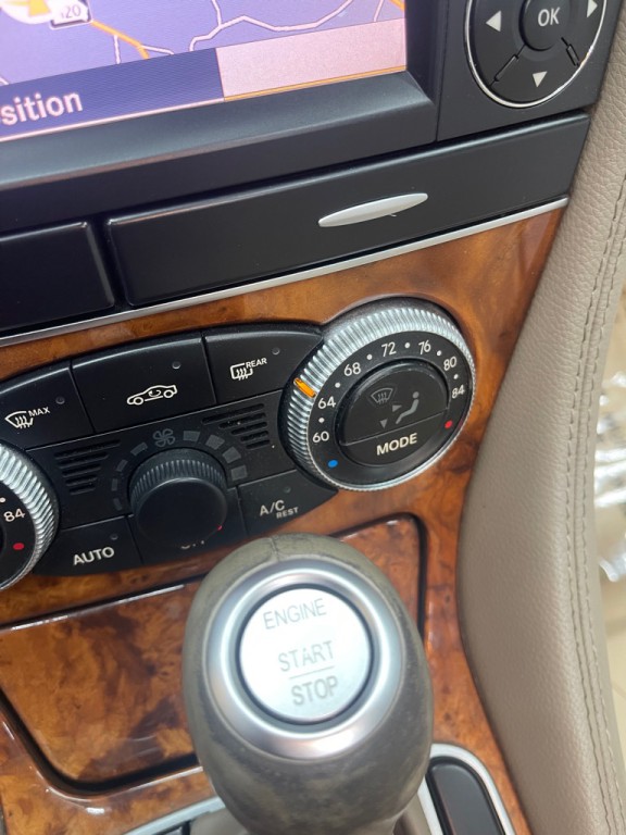 2009 Mercedes-Benz SL-Class Image 23