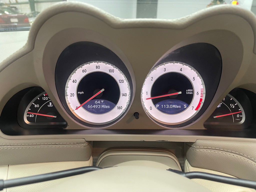 2009 Mercedes-Benz SL-Class Image 24