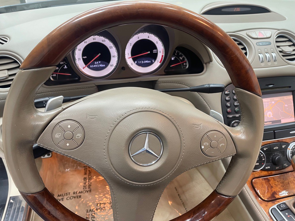 2009 Mercedes-Benz SL-Class Image 25