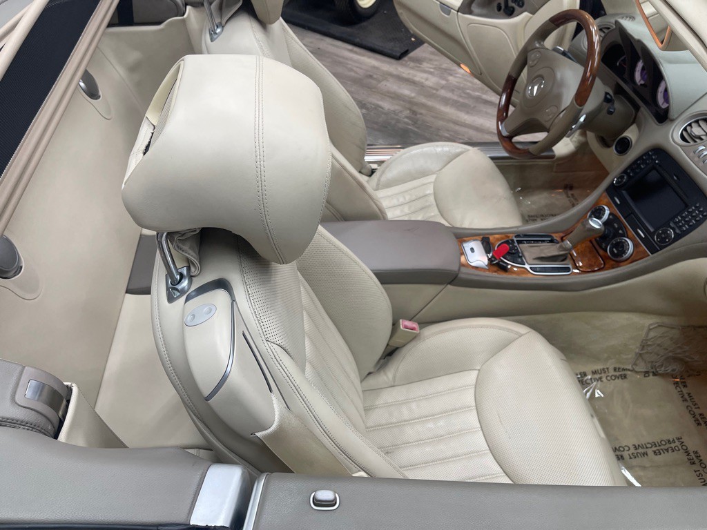 2009 Mercedes-Benz SL-Class Image 32