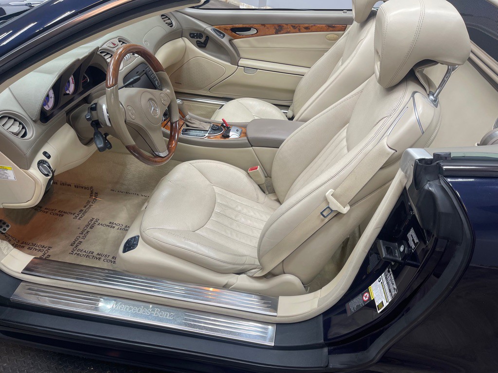 2009 Mercedes-Benz SL-Class Image 33