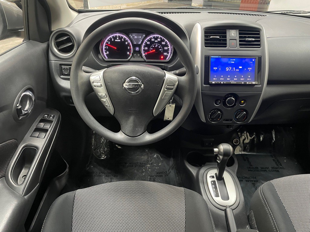2017 Nissan Versa Image 4