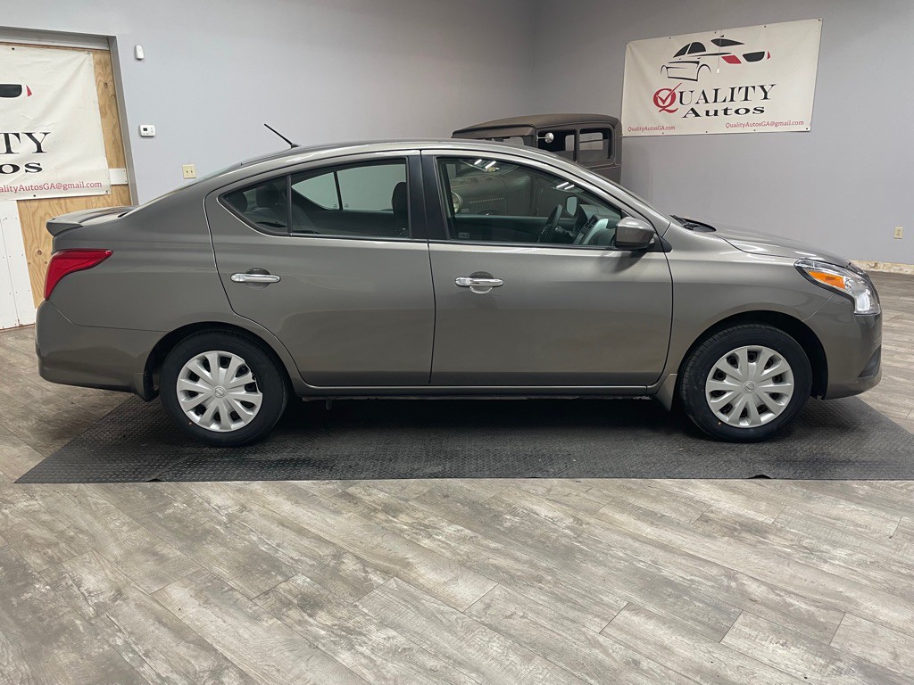 2017 Nissan Versa Image 9