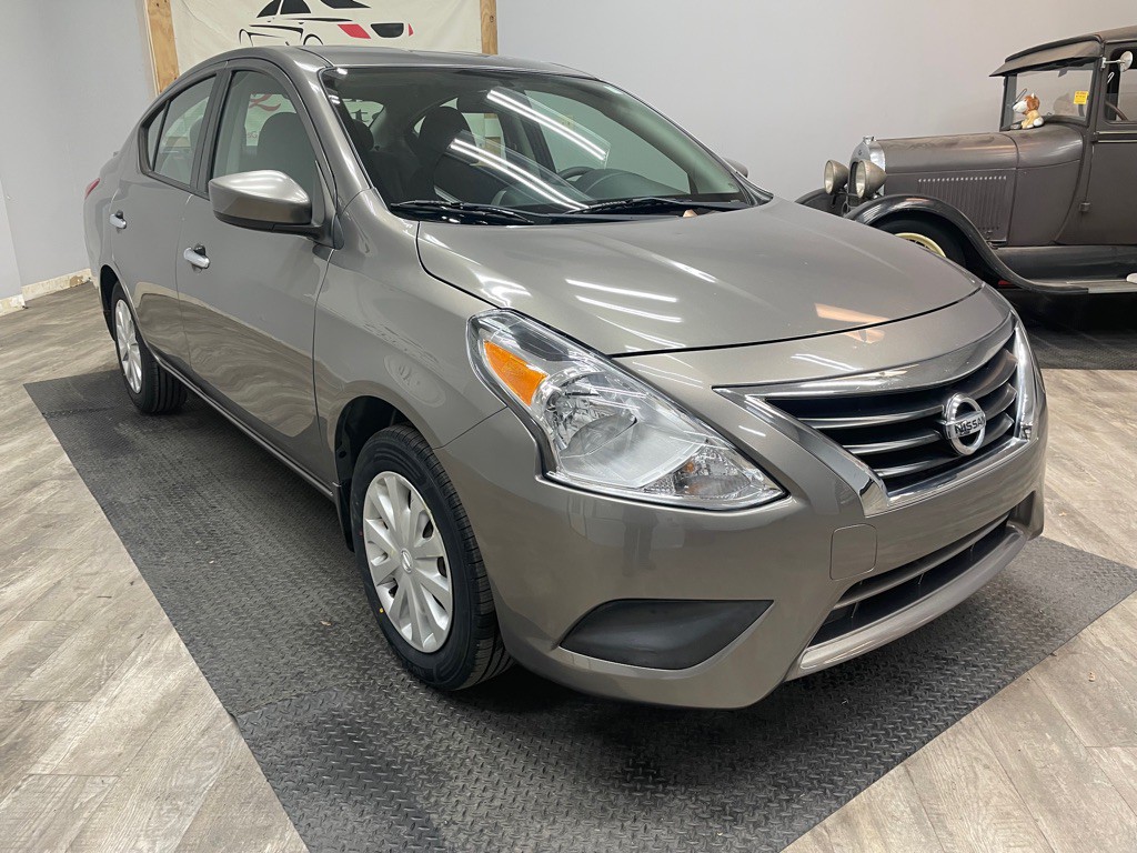 2017 Nissan Versa Image 10