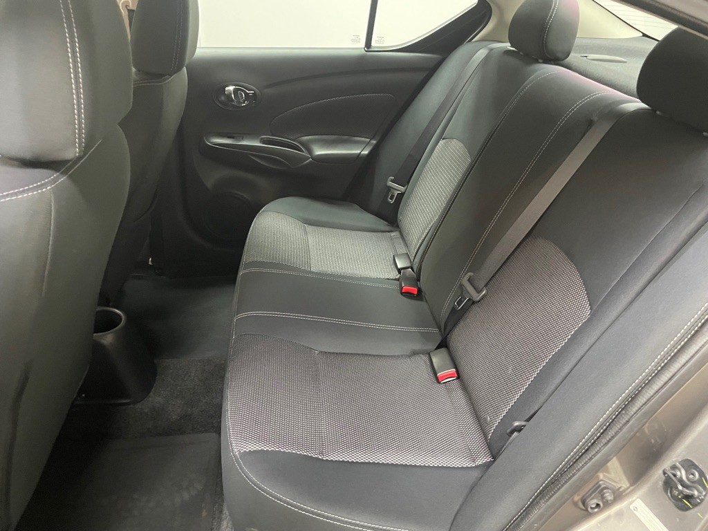 2017 Nissan Versa Image 16