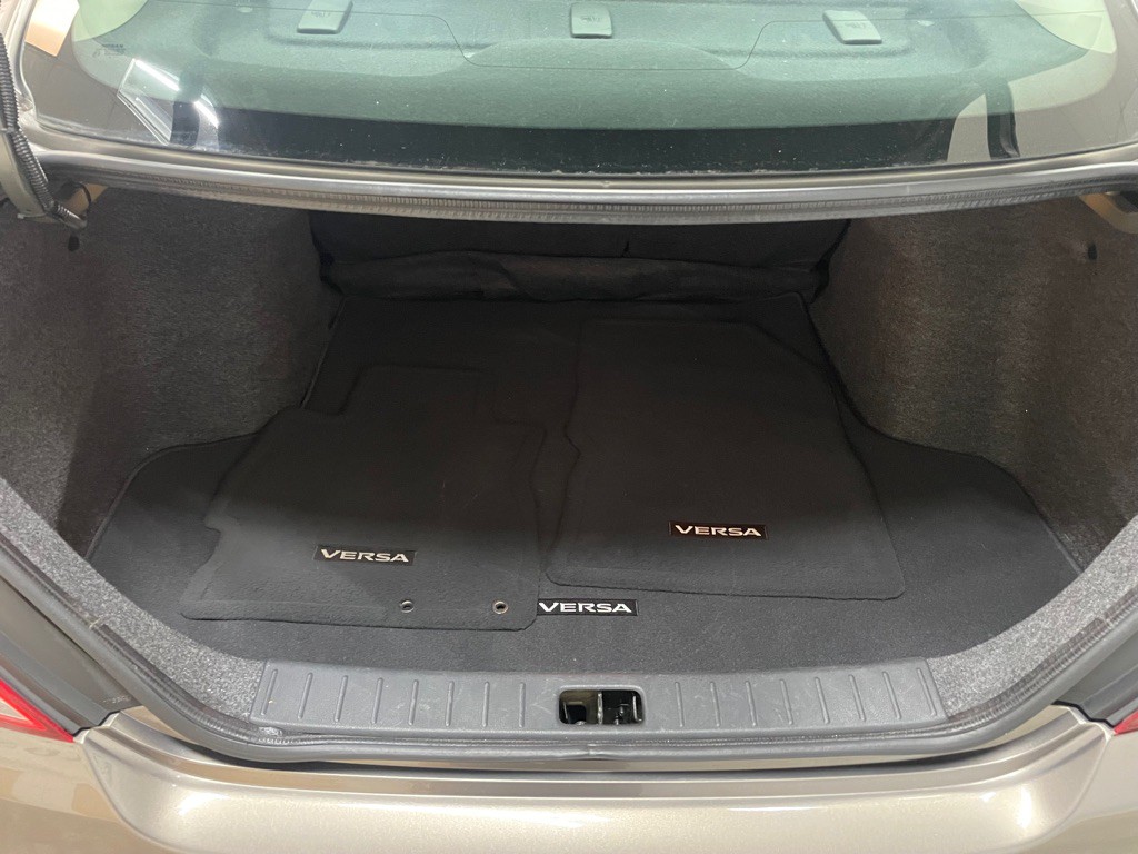 2017 Nissan Versa Image 19