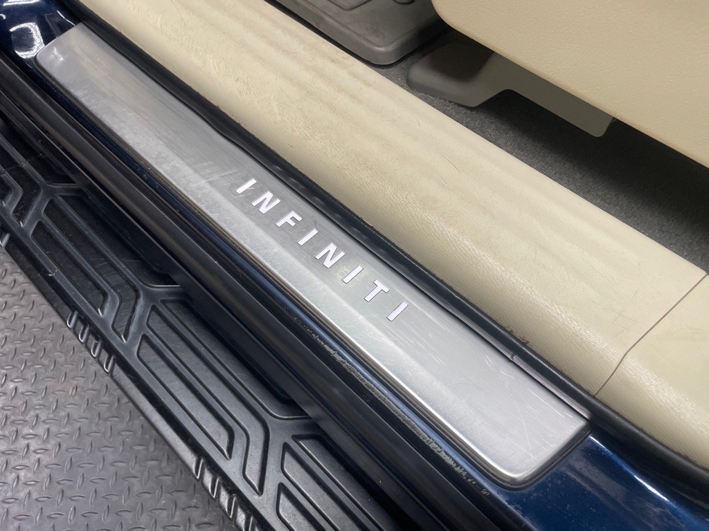 2017 INFINITI QX80 Image 17