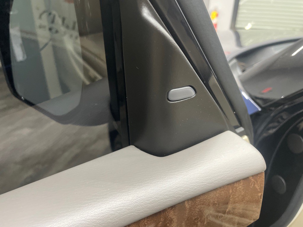 2017 INFINITI QX80 Image 19