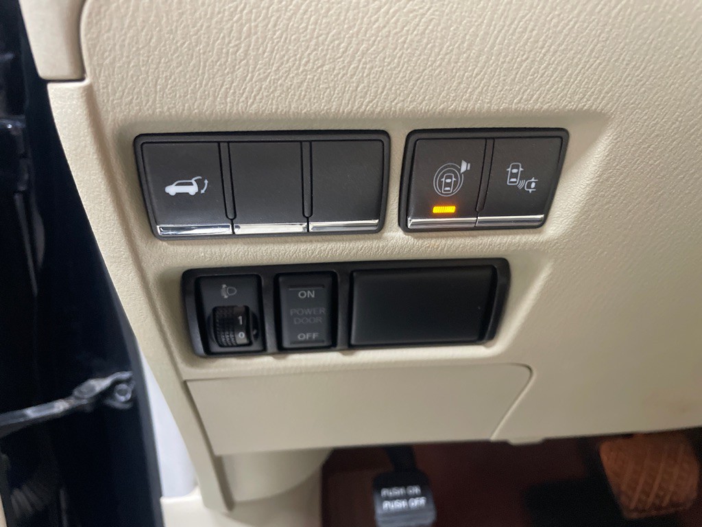 2017 INFINITI QX80 Image 24