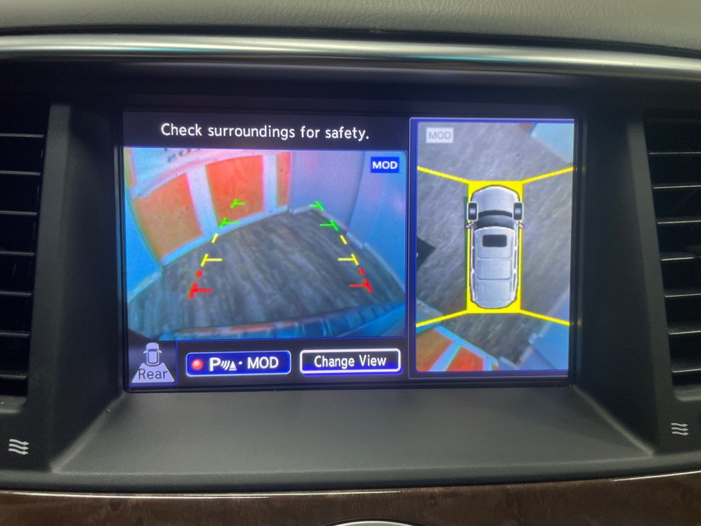 2017 INFINITI QX80 Image 28