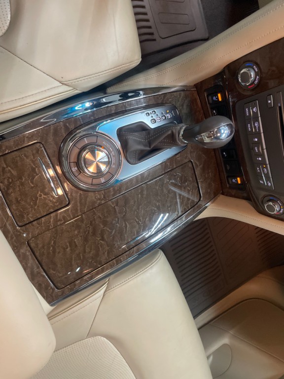 2017 INFINITI QX80 Image 32