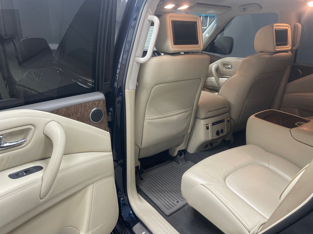 2017 INFINITI QX80 Image 34