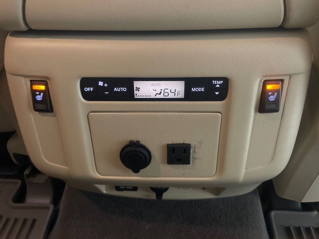 2017 INFINITI QX80 Image 43