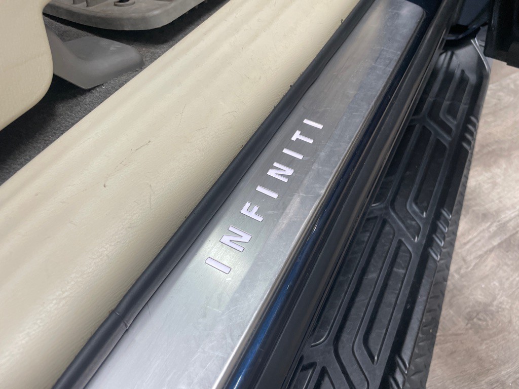 2017 INFINITI QX80 Image 49