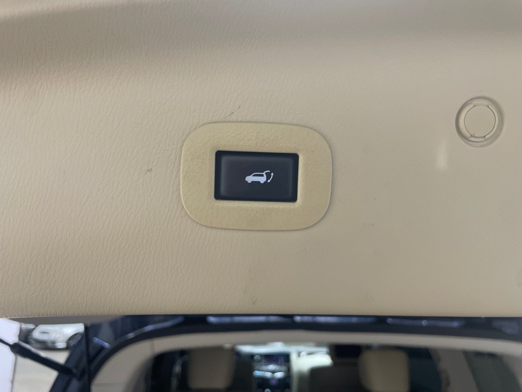 2017 INFINITI QX80 Image 62