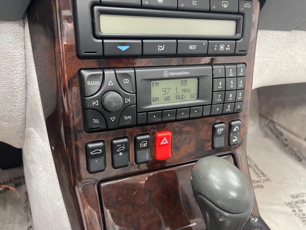 1999 Mercedes-Benz SL-Class Image 30