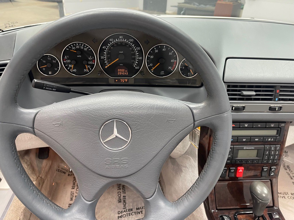 1999 Mercedes-Benz SL-Class Image 32