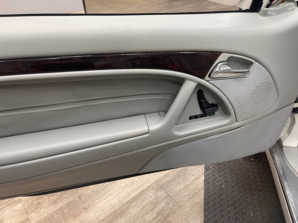 1999 Mercedes-Benz SL-Class Image 36