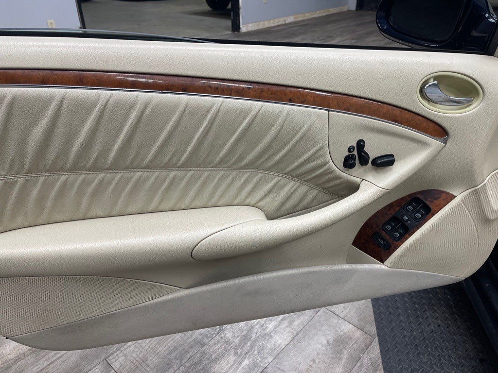 2008 Mercedes-Benz CLK-Class Image 24