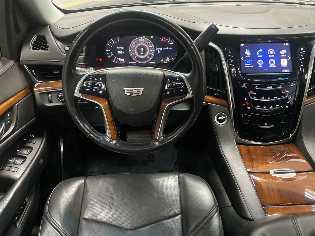 2016 Cadillac Escalade Image 2