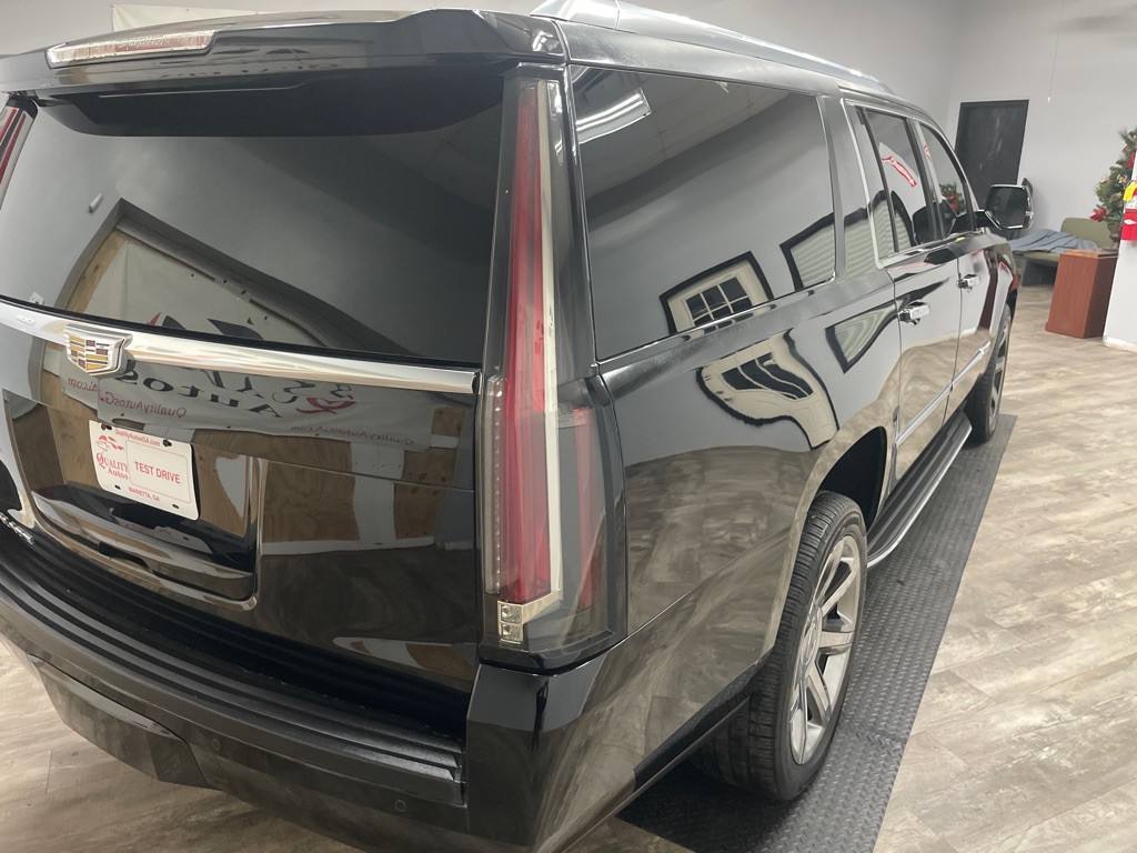 2016 Cadillac Escalade Image 10