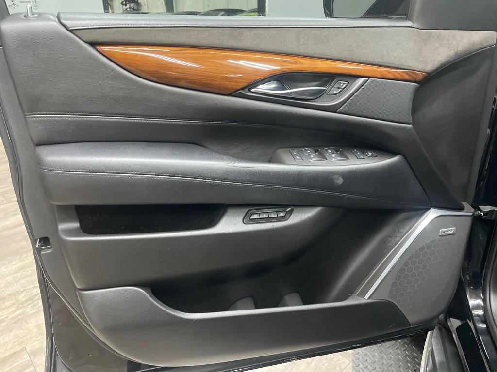 2016 Cadillac Escalade Image 14