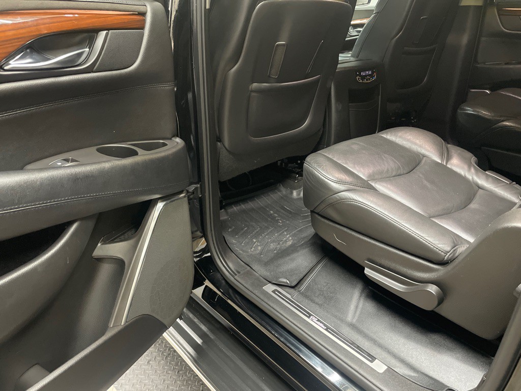 2016 Cadillac Escalade Image 31