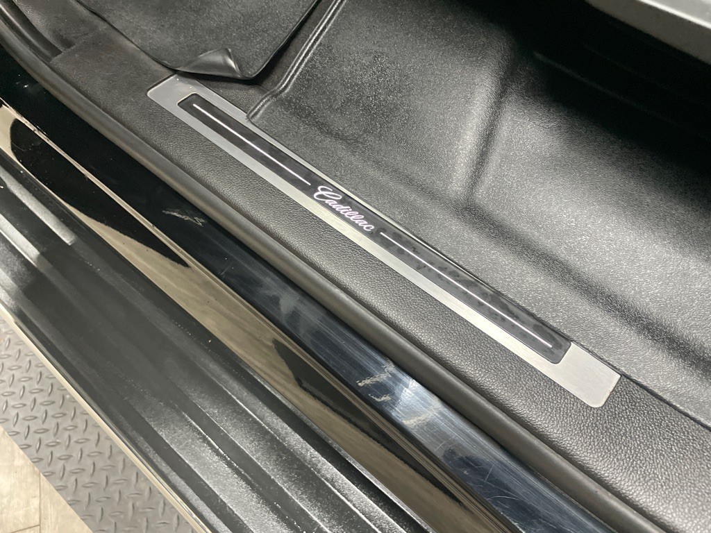 2016 Cadillac Escalade Image 33