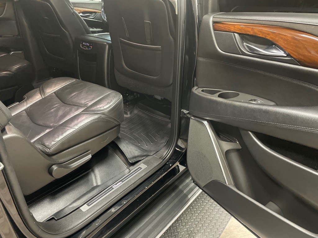 2016 Cadillac Escalade Image 36