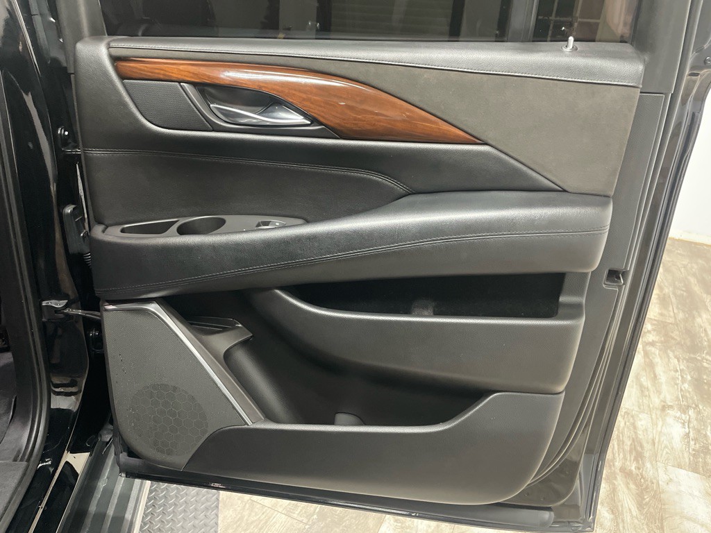 2016 Cadillac Escalade Image 37
