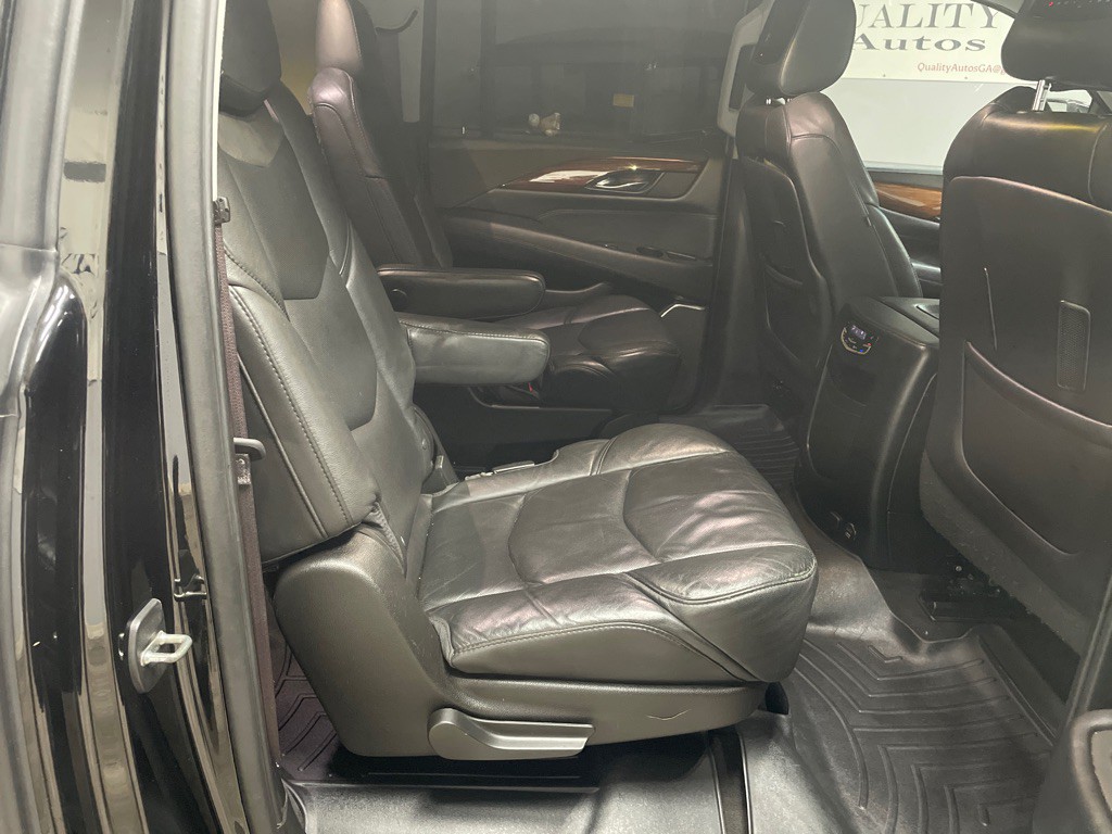 2016 Cadillac Escalade Image 38