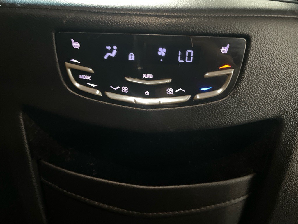 2016 Cadillac Escalade Image 41