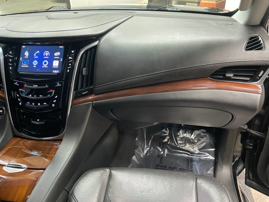 2016 Cadillac Escalade Image 47