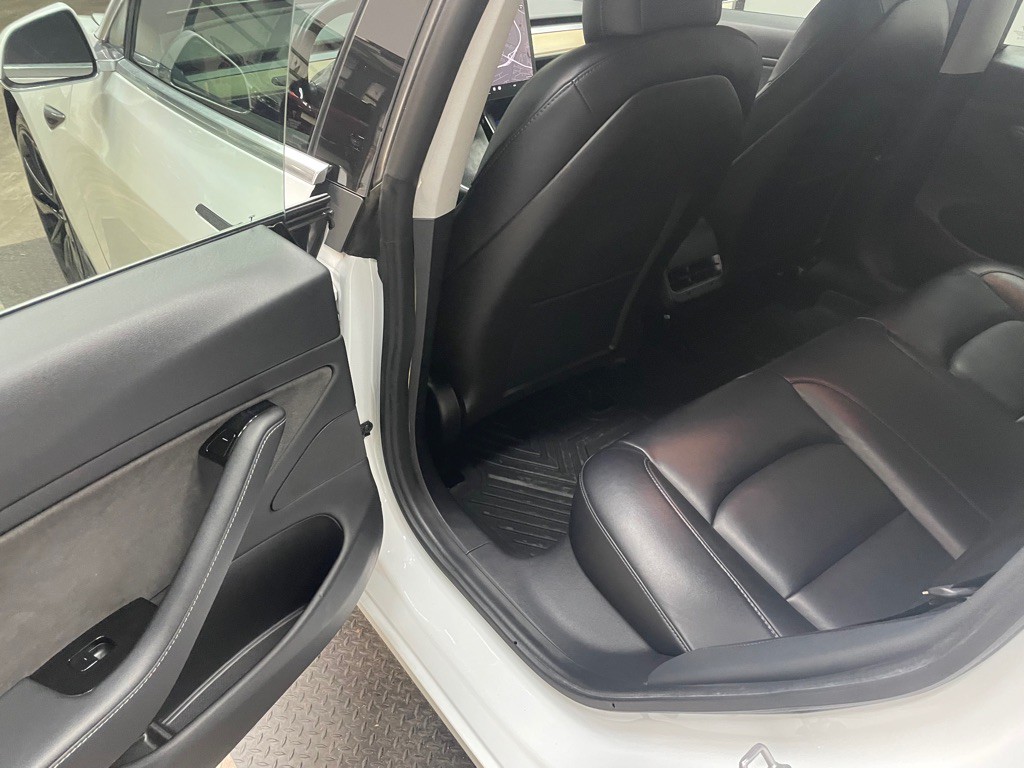 2020 Tesla Model 3 Image 28