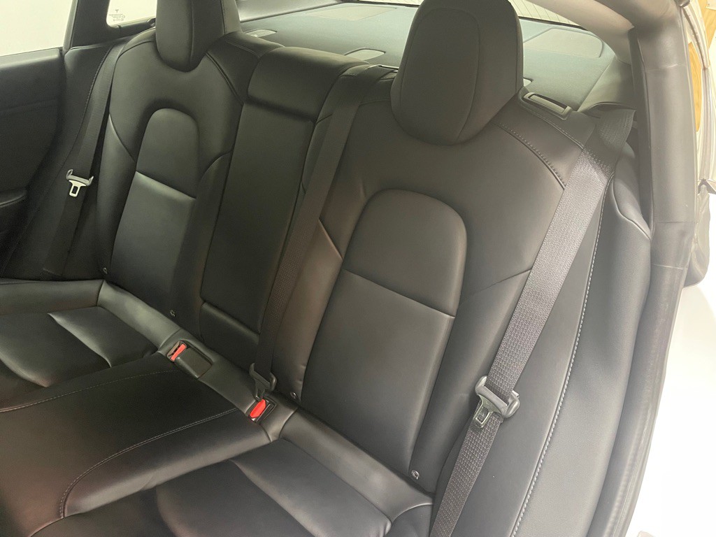 2020 Tesla Model 3 Image 31