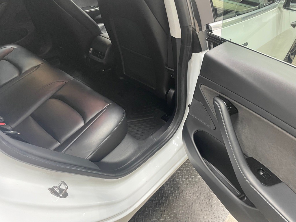 2020 Tesla Model 3 Image 32