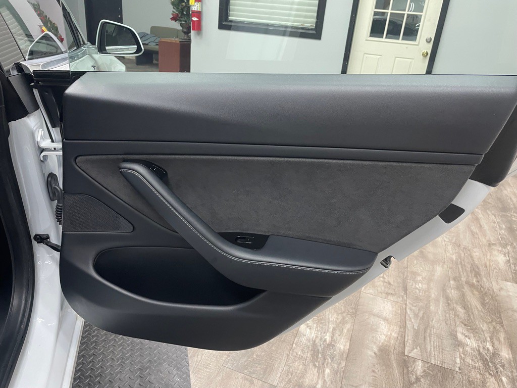 2020 Tesla Model 3 Image 33