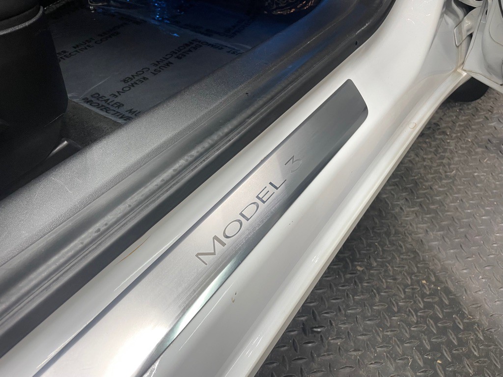 2020 Tesla Model 3 Image 38