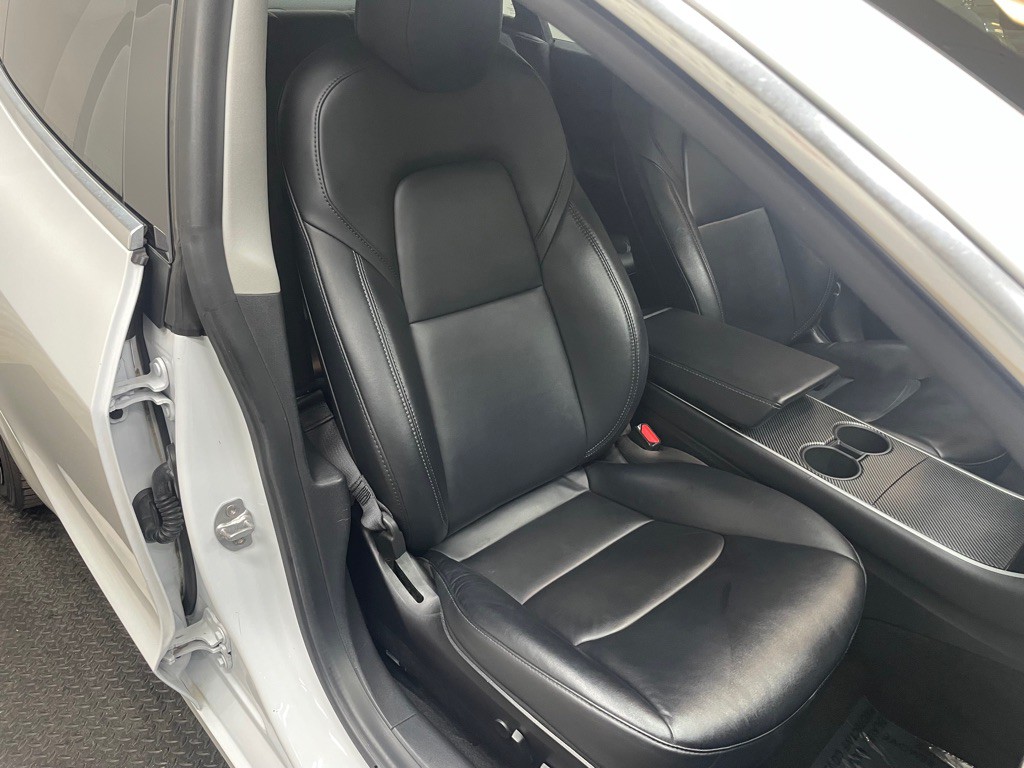 2020 Tesla Model 3 Image 40