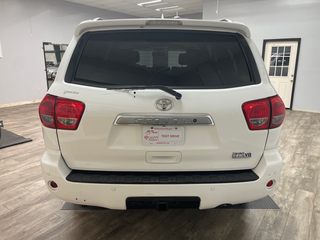 2015 Toyota Sequoia Image 9