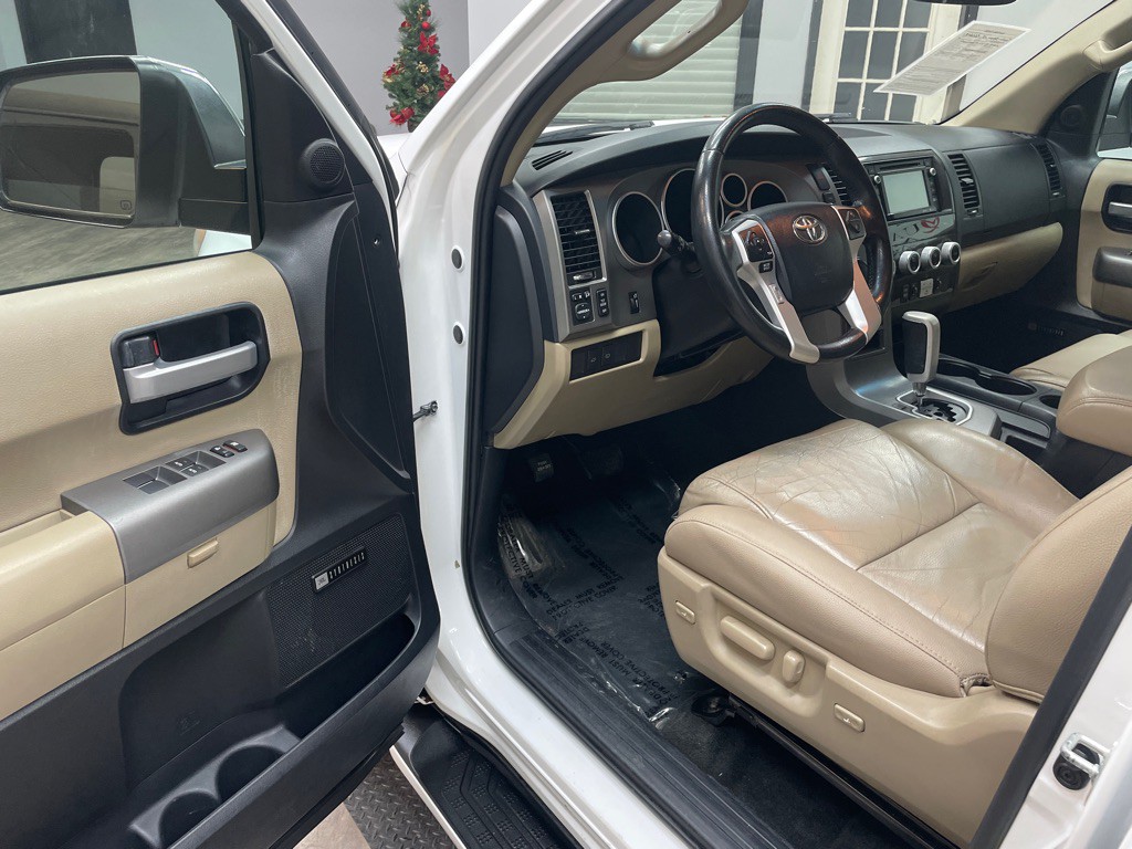 2015 Toyota Sequoia Image 14