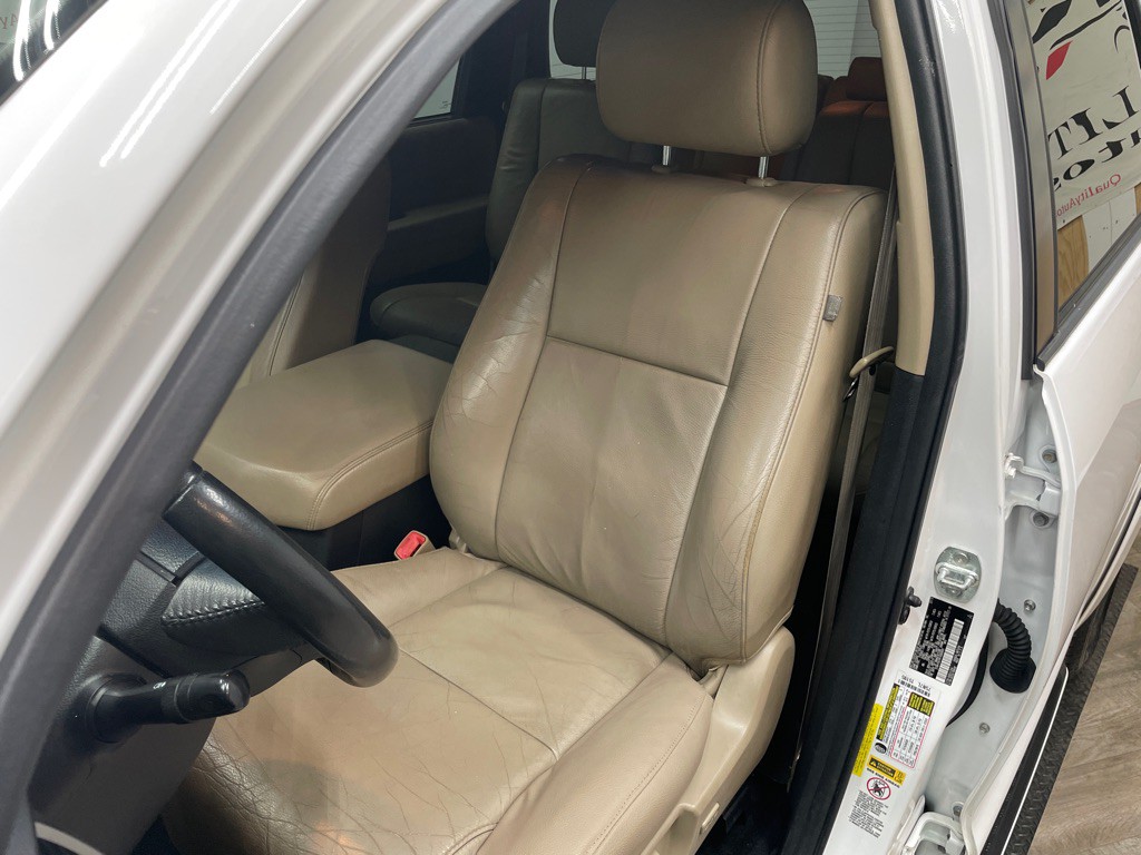 2015 Toyota Sequoia Image 18